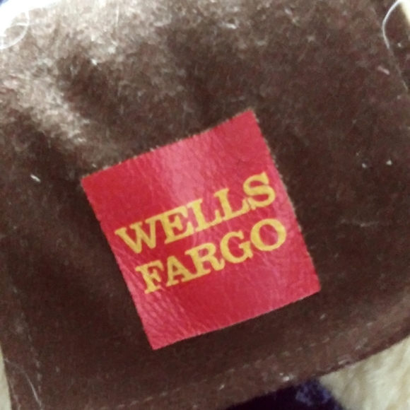 Legendary Wells Fargo LIGHTNING plush toy 2010 - Picture 5 of 5